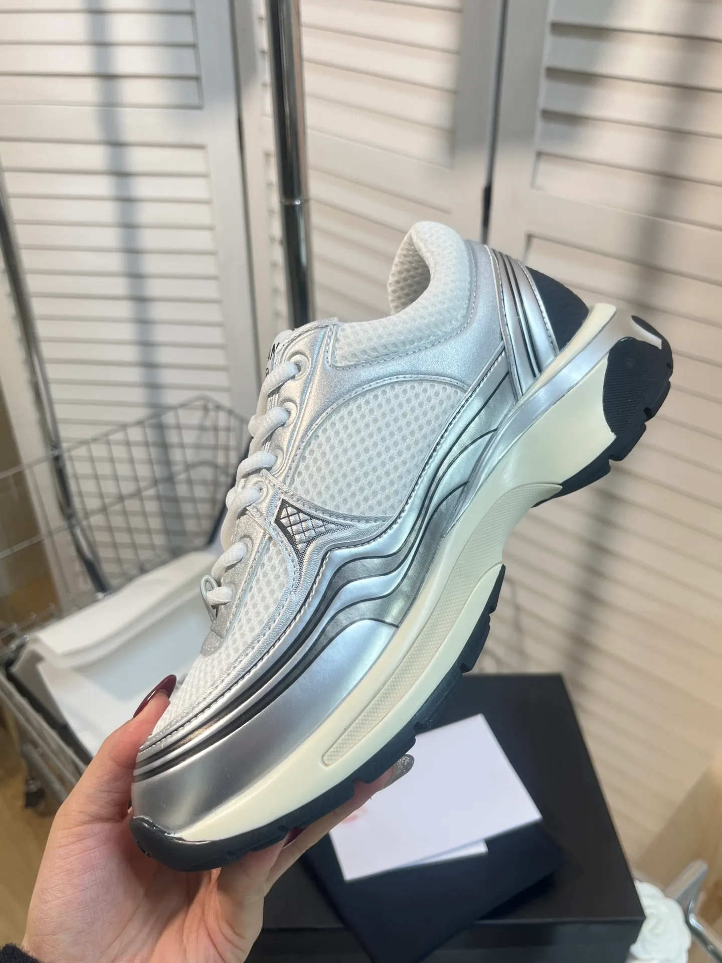 👟👟Ex-factory price 640👟👟 Women's shoes, women's clothing, men's +10chanel Chanel 2023 early spring vacation series, the latest casual sports shoes, silver white, gold white, silver gray, black and red! Incomparably beautiful and easy to wear, very light, the lining is also super soft, super comfortable, the upper is breathable, the color is high-end and durable, versatile. Upper: cowhide and cloth stitching. Lining: breathable mesh. Original foam combination outsole. Size: 35-45.